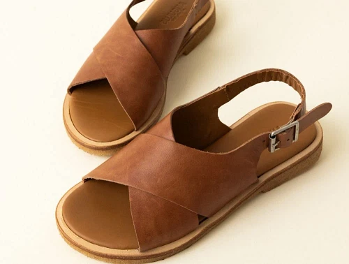 Angulus sandal tan med spænde størrelse 36 til 39